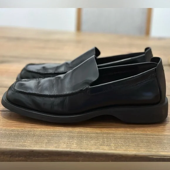 GUCCI Classic Leather LoafersSlip On Size 8 BLACK
